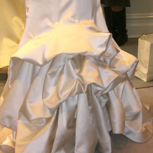 WEDDING GOWN - Priscilla of Boston - size 8 - Picture 4 of 7